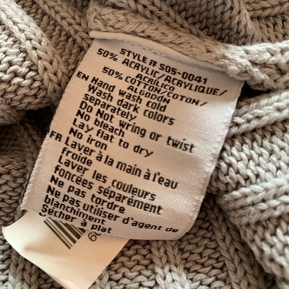 Women’s Medium Knit Grey Turtle Neck - Picture 5 of 5